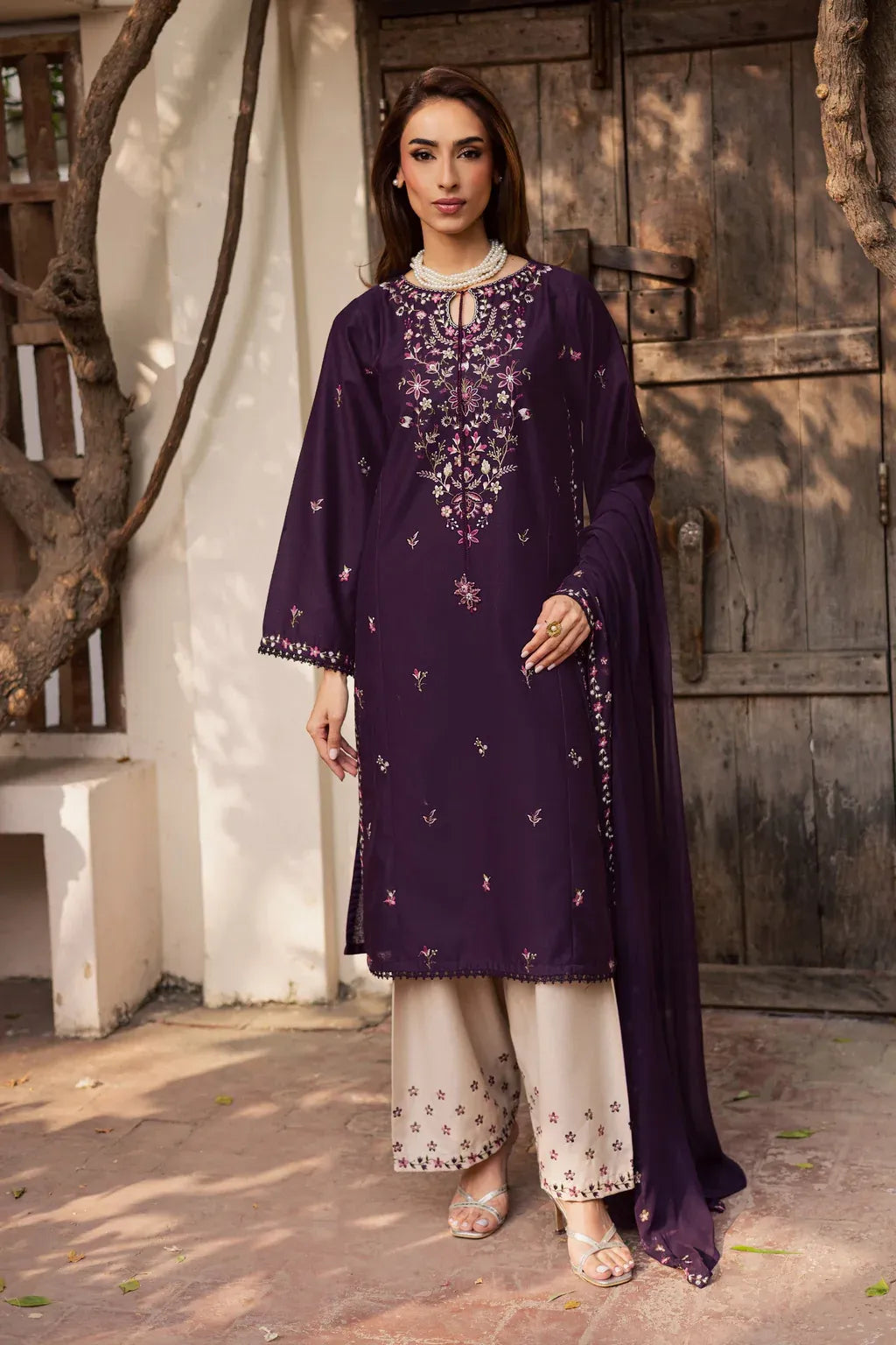 BATIK-3PC LAWN EMBROIDERED SHIRT WITH CHIFFON EMBROIDERED DUPATTA AND EMB TROUSER-RP-4761